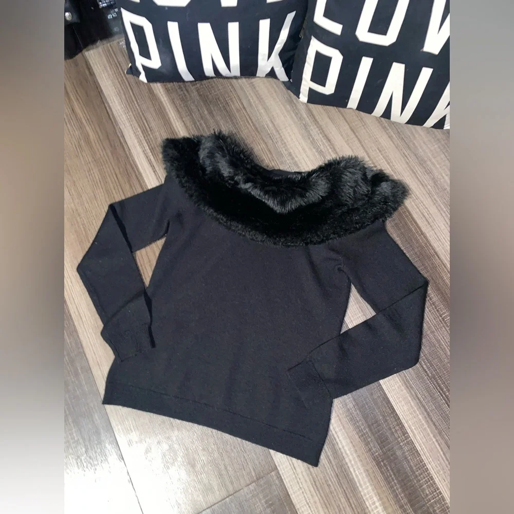 Anne Klein Black Sweater with Faux Fur Trim - Picture 4 of 9